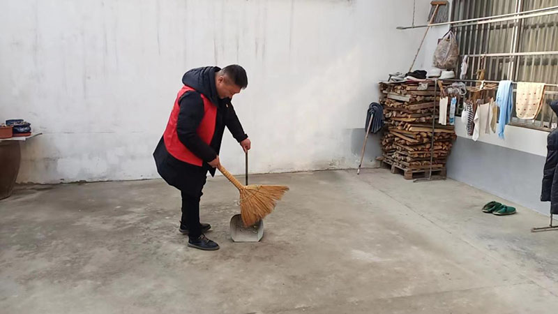 阚疃镇镇西社区组织开展志愿服务 温情传递暖人心