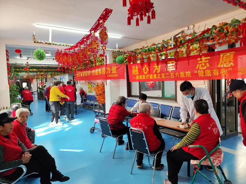 爱在雷锋月：河北正定志愿服务者养老院里送温暖