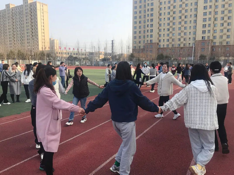 邯郸肥乡区第二实验小学举办“三八”女神节趣味运动会