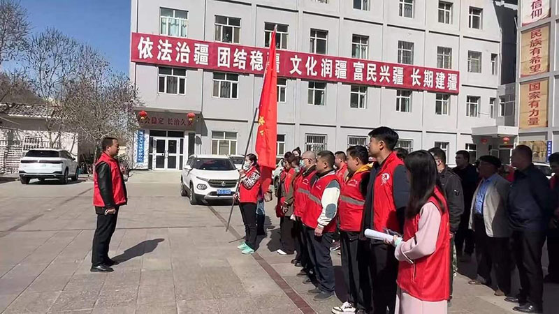 焉耆镇：“党建+引领” 党员志愿服务助春耕