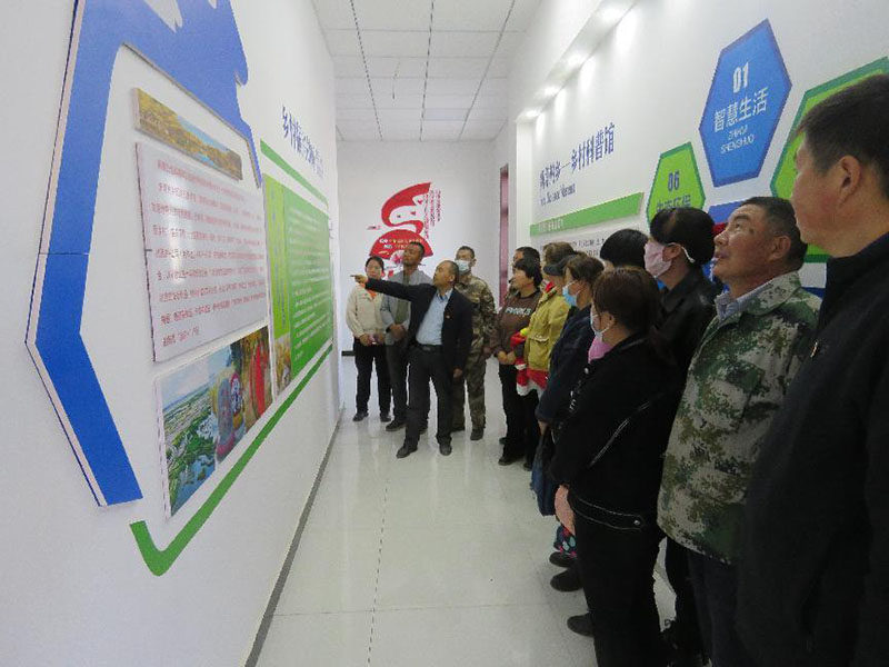 和硕县新塔热乡：“现场观摩”推动主题党日“互学互促”