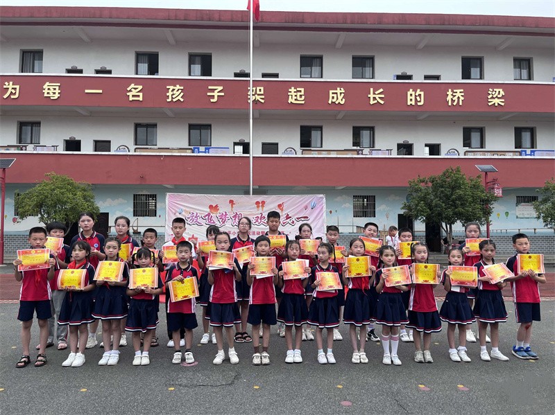 “花开新时代,童心向未来”——江西萍乡湘东区湘东镇和平小学庆六一文艺汇演 “花开新时代,童心向未来”——江西萍乡湘东区湘东镇和平小学庆六一文艺汇演
