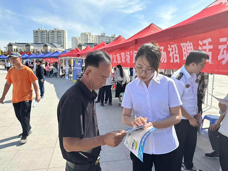 博湖县：招聘搭台监察助力 维权服务护“薪”更暖心