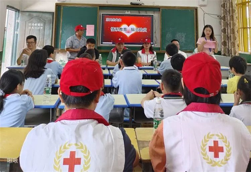 情暖校园，让爱远航——江西萍乡上栗镇榉溪小学举行“情系教育，捐资助贫”捐赠仪式