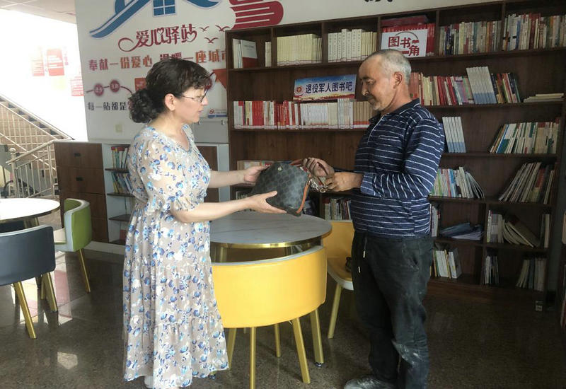 和硕县龙驹社区:为民服务无小事 物归原主暖人心 和硕县龙驹社区:为民服务无小事 物归原主暖人心