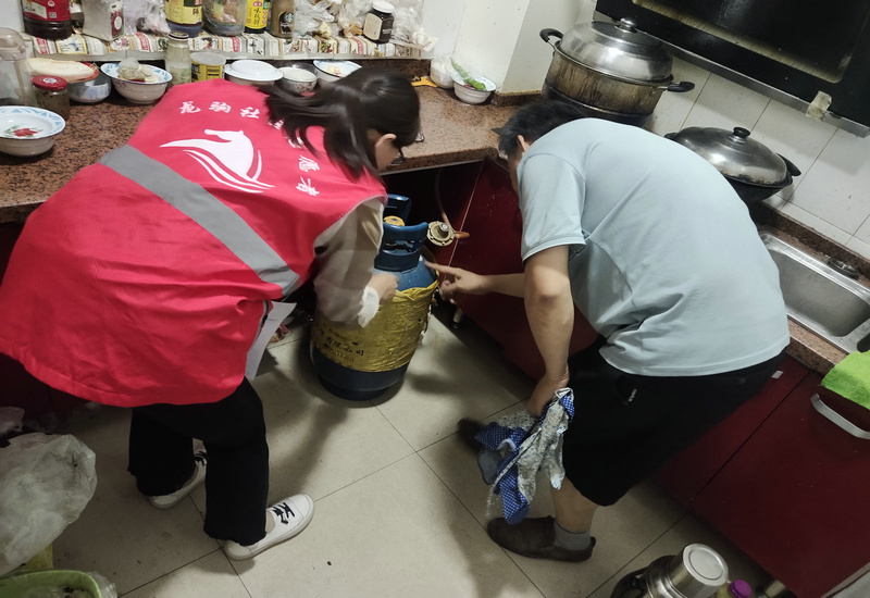 和硕县龙驹社区开展安全生产隐患排查活动