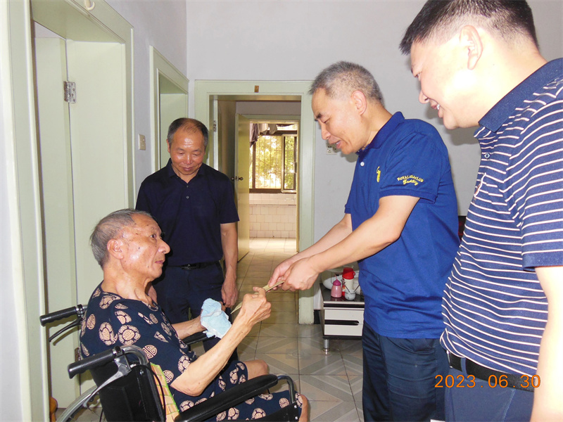 江西萍乡市中医院:七一慰问送温暖 组织关怀聚党心 江西萍乡市中医院:七一慰问送温暖 组织关怀聚党心