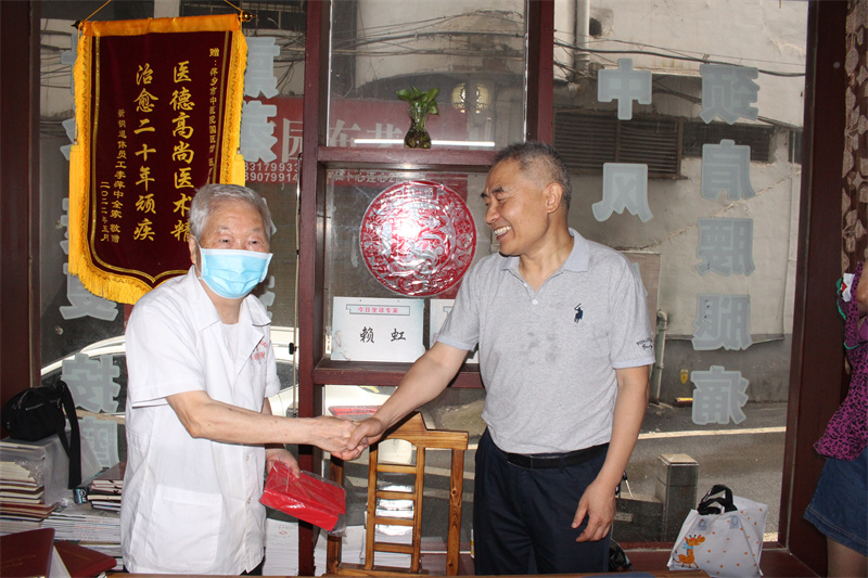 江西萍乡市中医院：七一慰问送温暖 组织关怀聚党心