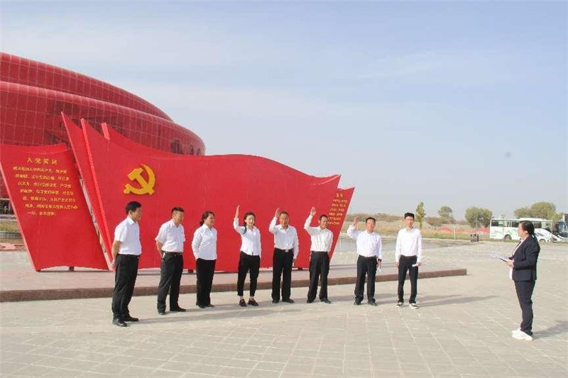 第三师图木舒克市水利工程管理服务中心小海子灌区管理服务站党支部开展主题党日活动