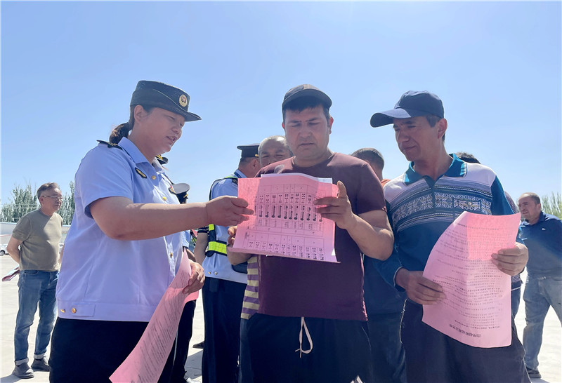 喀什执法支队：路政宣传“零”距离      爱路护路保畅通