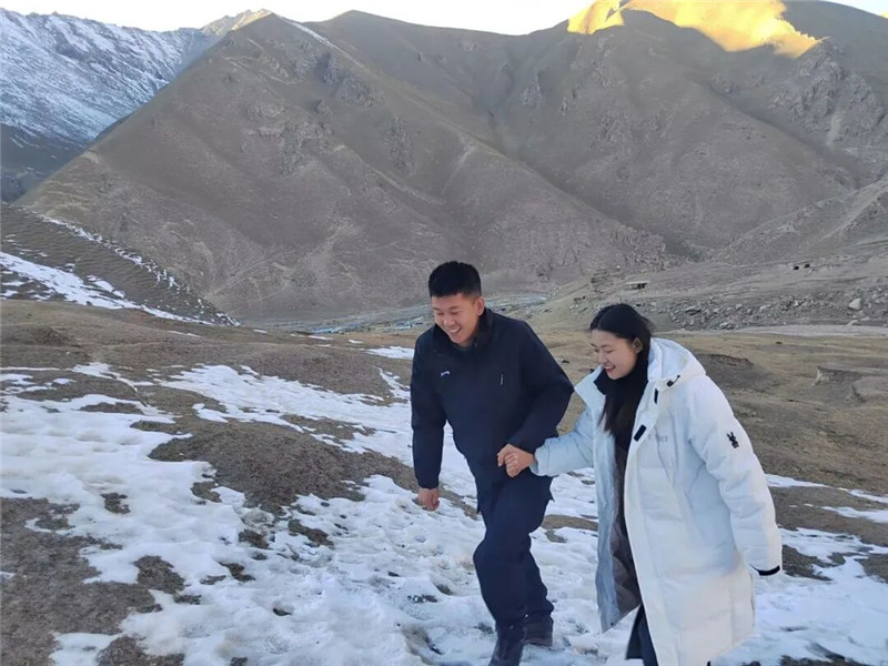 ���±��ϵĲ������ԣ��ⳡѩ�ػ�������ɽΪ�������ϻ�ɴ��