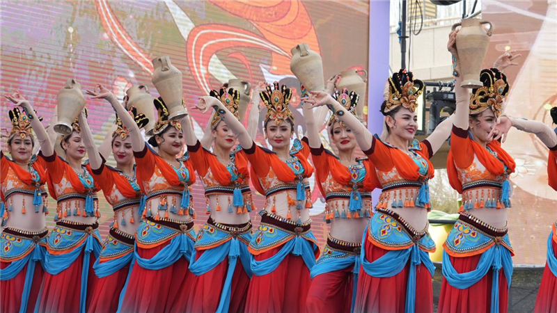 ɽ�����ء�������ʲ|2026��ʲ���ͻ����μ�ϵ�л��Ӣ��ɳ��ʢ����Ļ